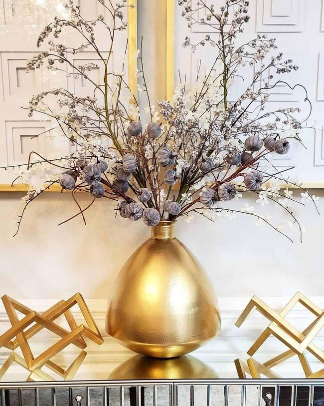 Gold Geometry Meets Mirror Light