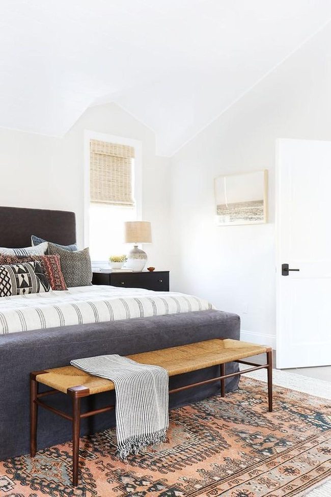 White Walls, Dark Gray Contrast