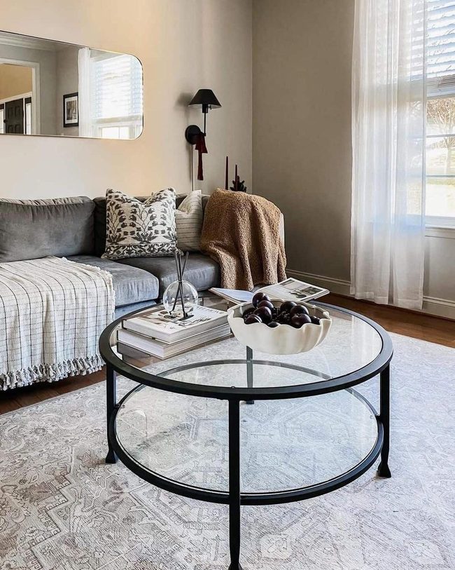 Mirror Light Opens Living Space
