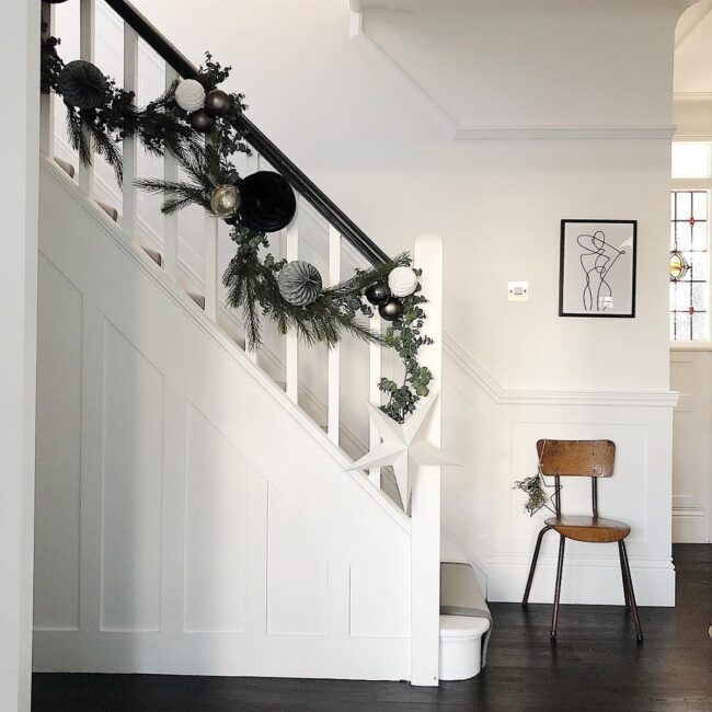 Chic Staircase Garland for Contemporary Homes