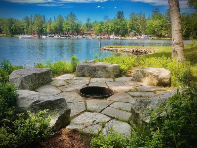 Lakeside Rustic Ambiance