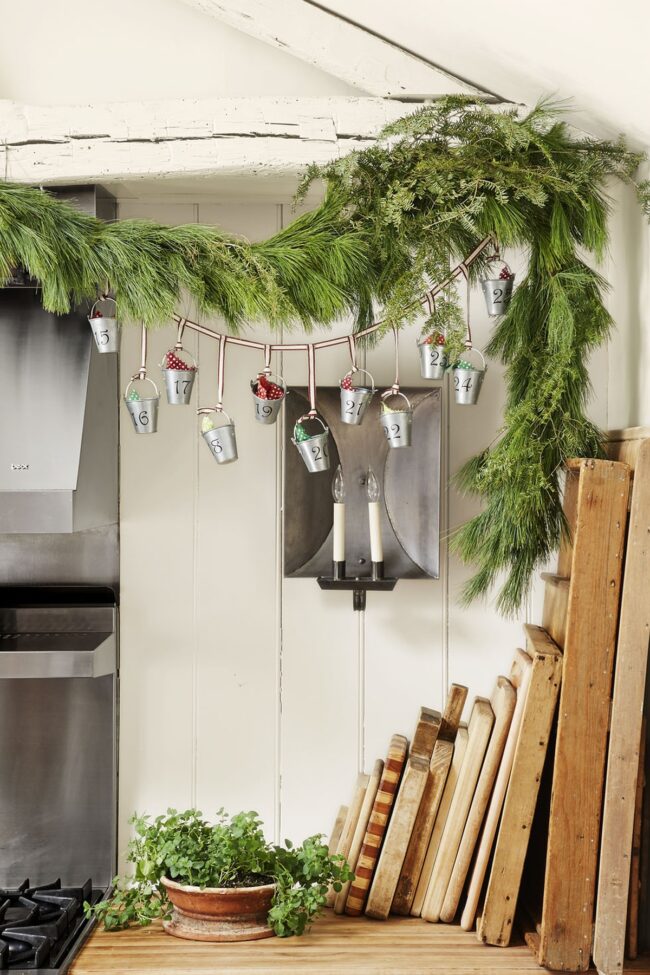 Charming Holiday Countdown Garland Decor