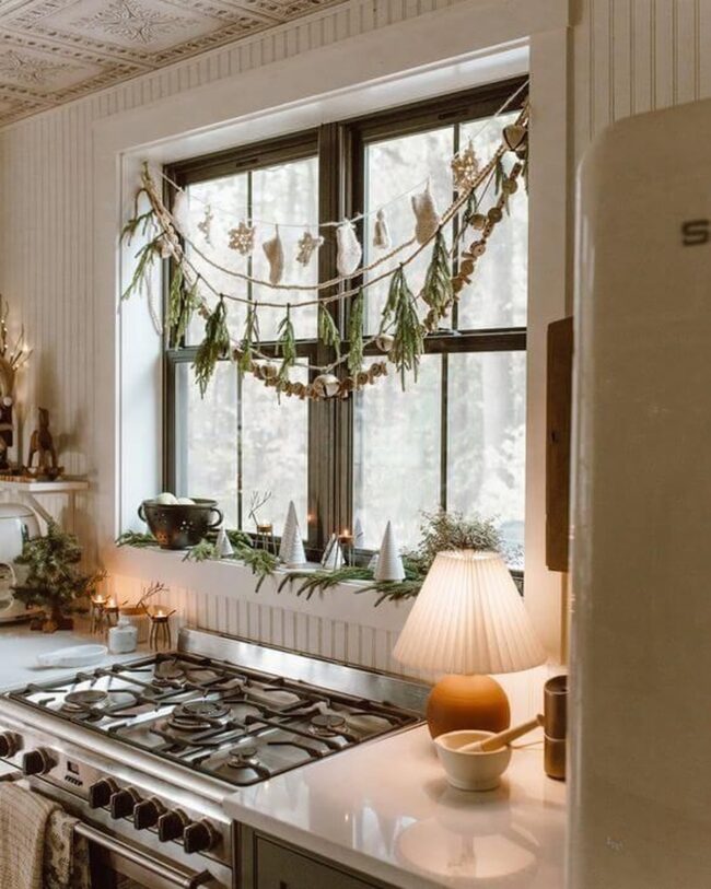 Wooden Accents in Natural Garland Design