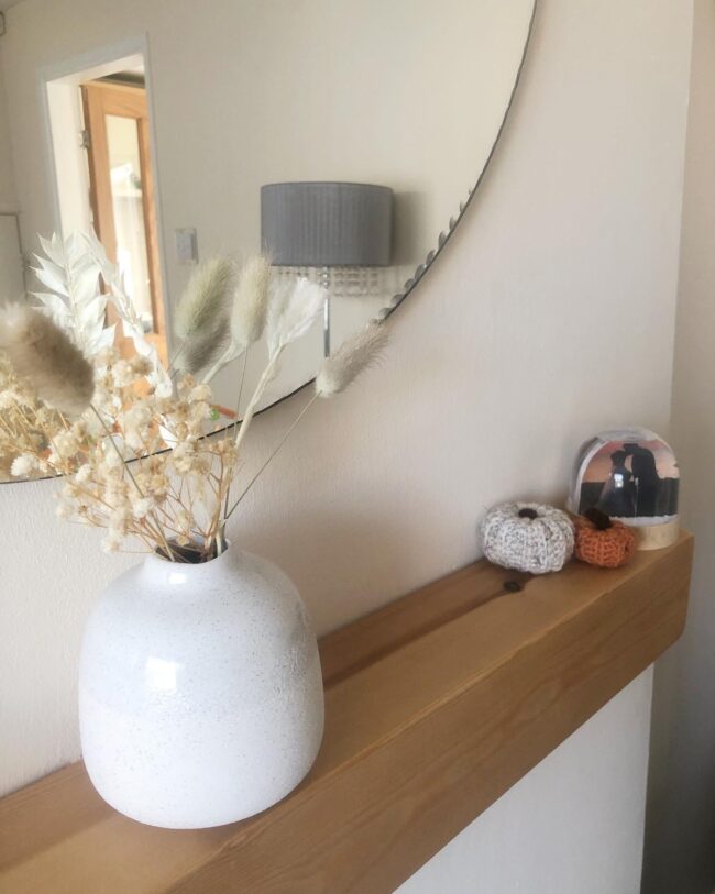 Simple Yet Elegant Autumn Entryway Design