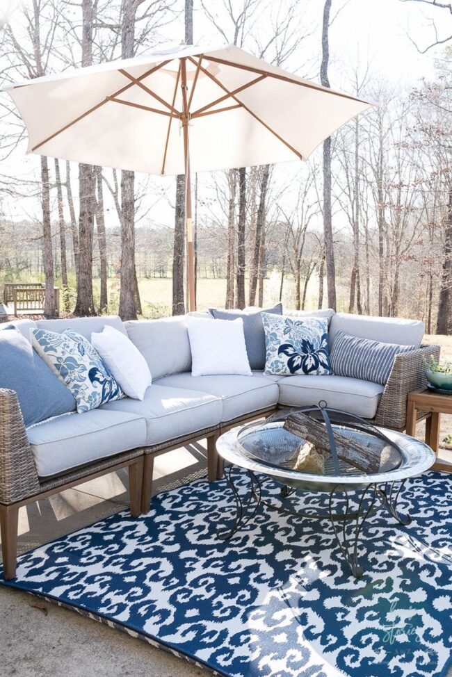 Lakeside Leisure in Chic Serenity by the Water
