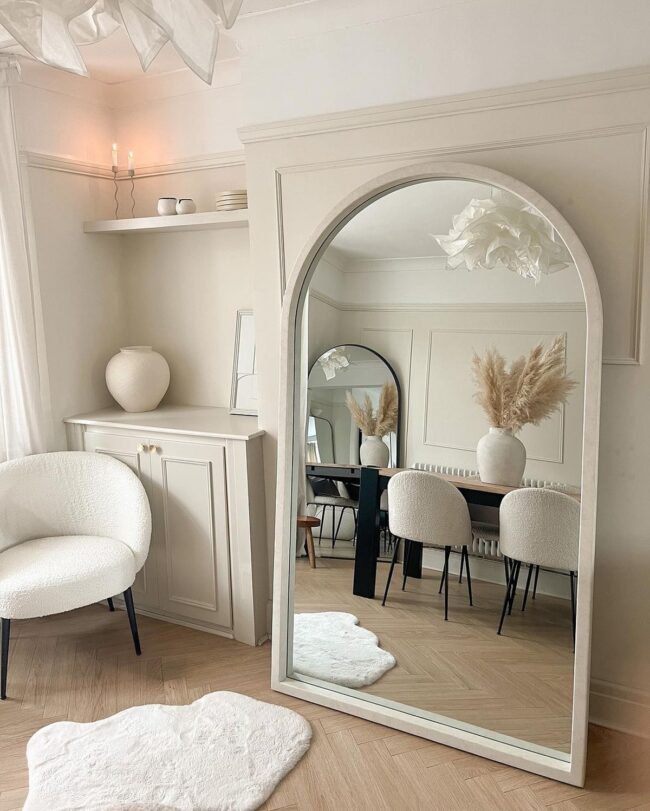 Curved Comfort and Style